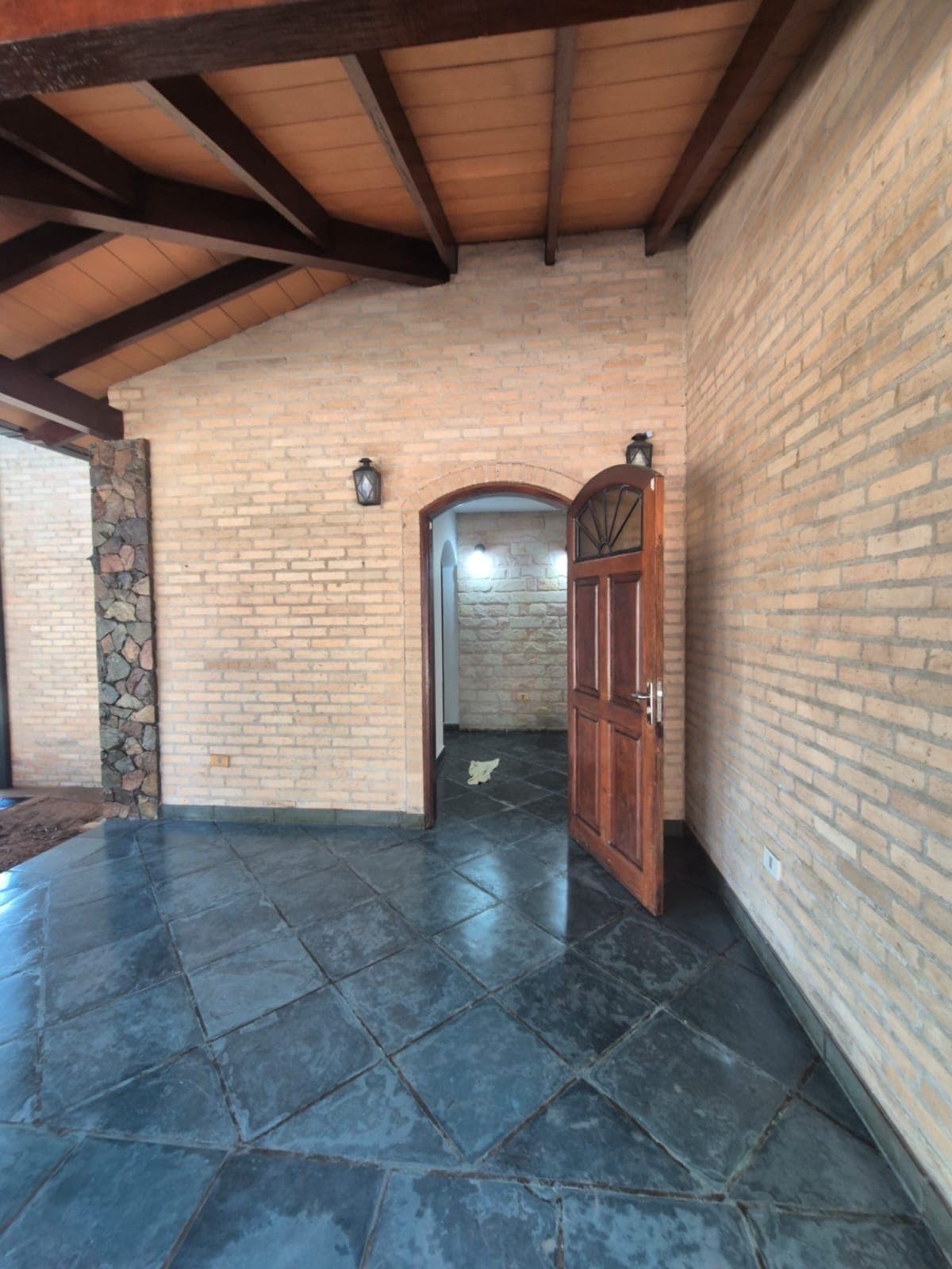 Casa de 5 dormitorios en Lambaré, foto 3 de 6