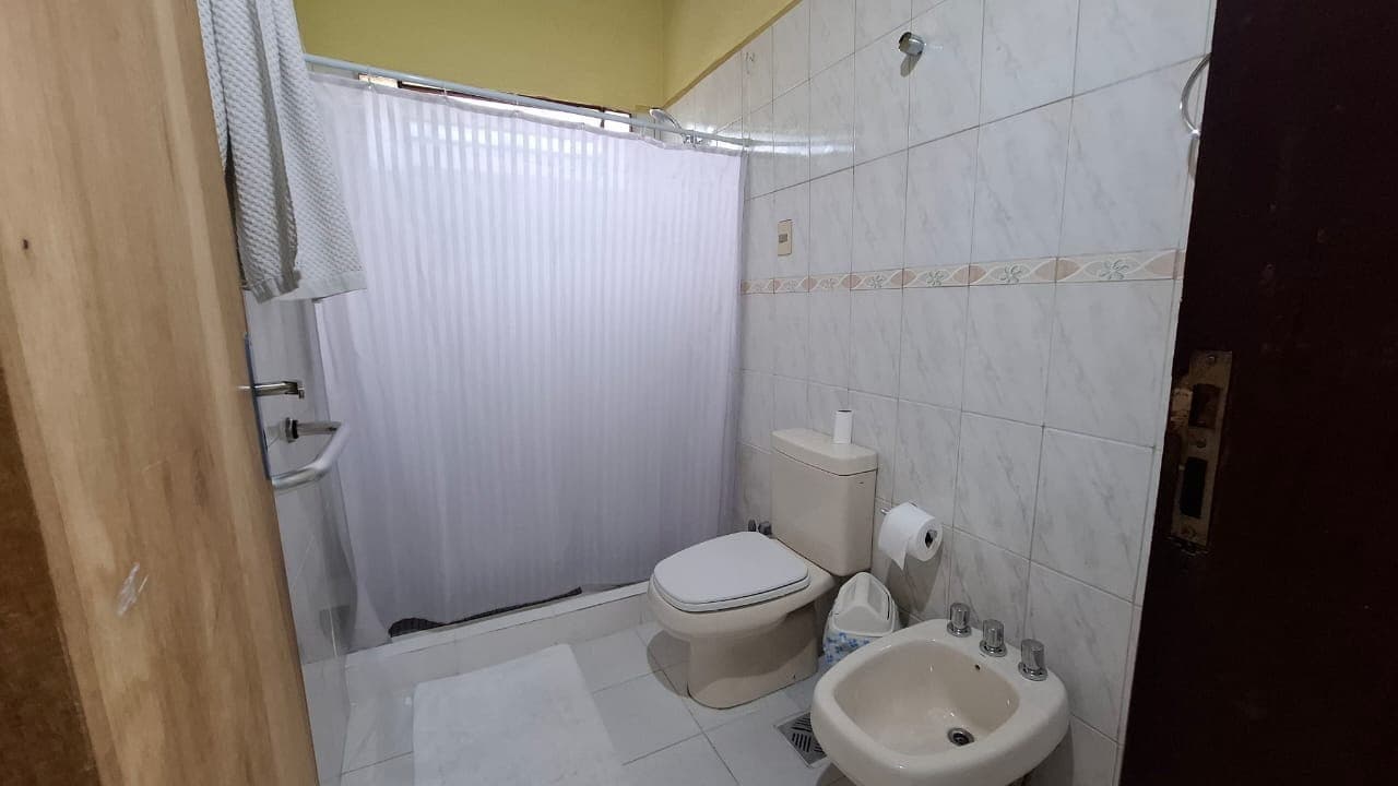 Casa de 4 dormitorios en Lambaré, foto 2 de 6